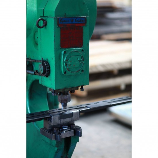 รับเจาะช่องรูโลหะ เพชรบุรี รับเจาะช่องรูโลหะ 